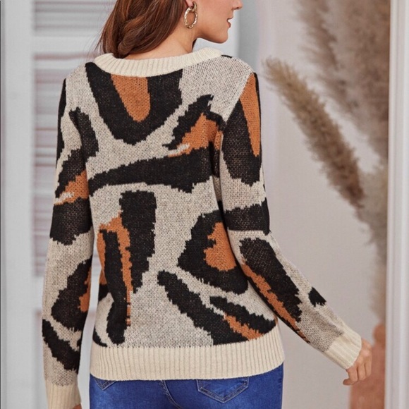 Pattern Sweater - Picture 4 of 5